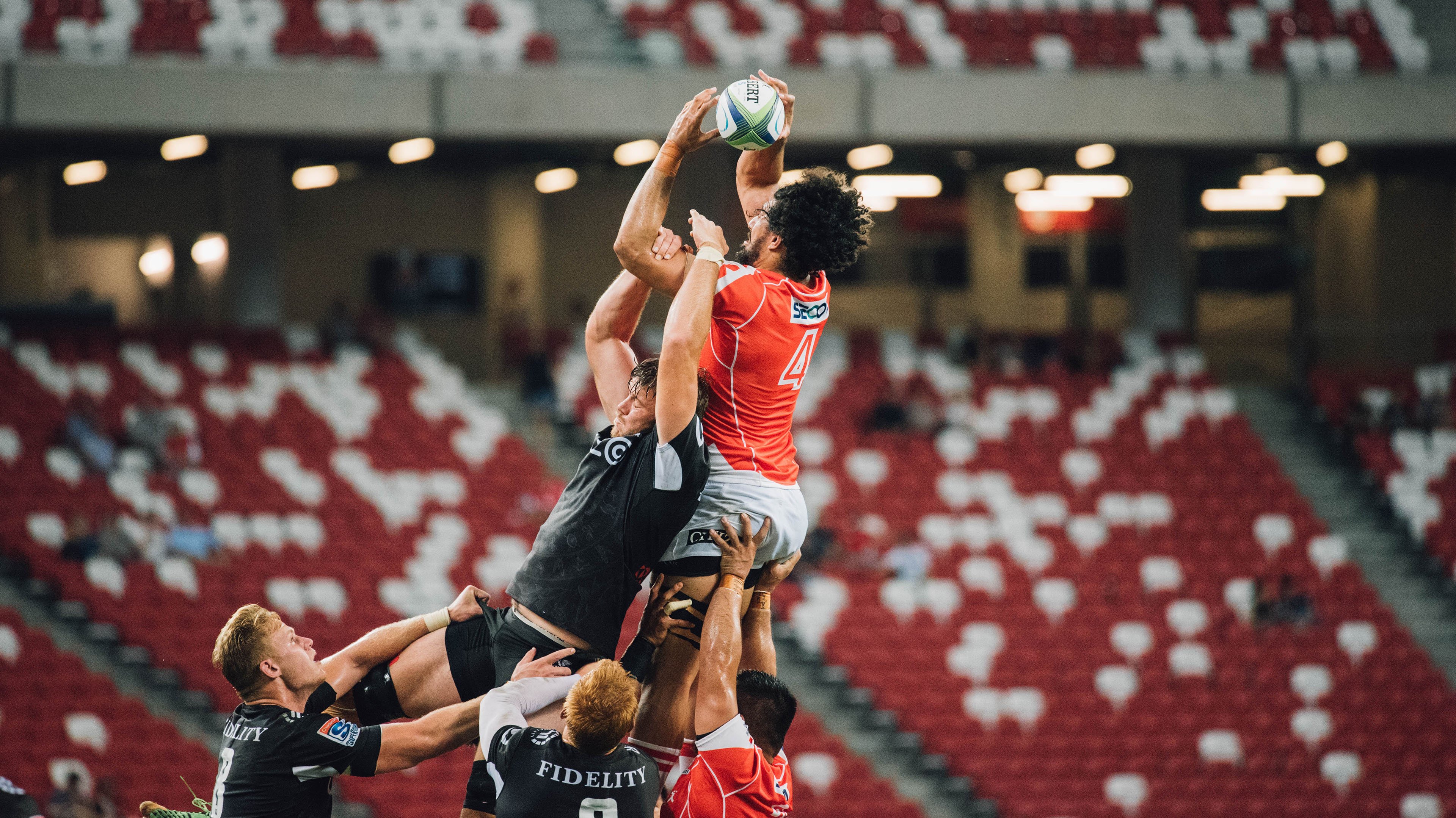 梅西重要时刻比赛局势复杂,篮网带队取胜!观众掌声雷动